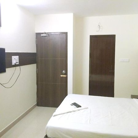Hotel Amrita Mogappair Chennai Bagian luar foto